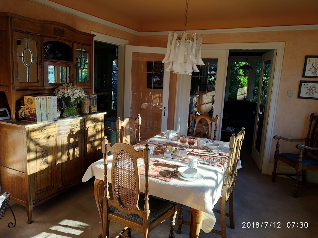 Point Grey Guest House | 4103 W 10th Ave, Vancouver, BC V6R 2H2, Canada | Phone: (604) 222-4104