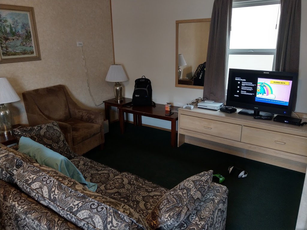 Shoreline Resort | 926 Lakeshore Dr W, Penticton, BC V2A 1C1, Canada | Phone: (866) 898-5219