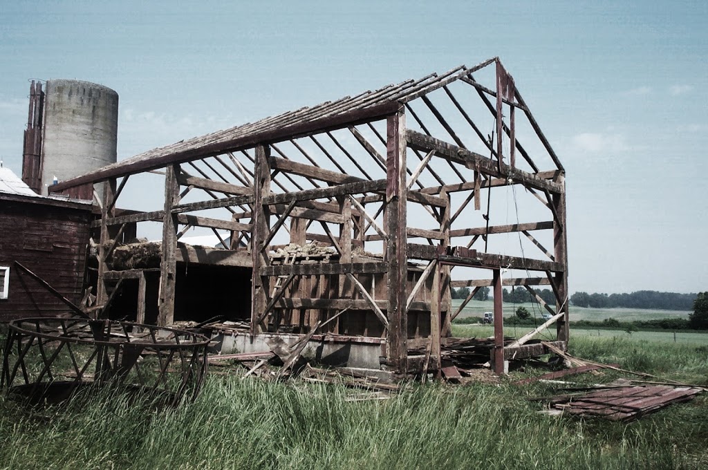 HD Threshing Floor Furniture | 655 Industrial Rd, Cambridge, ON N3H 5C9, Canada | Phone: (519) 379-7972