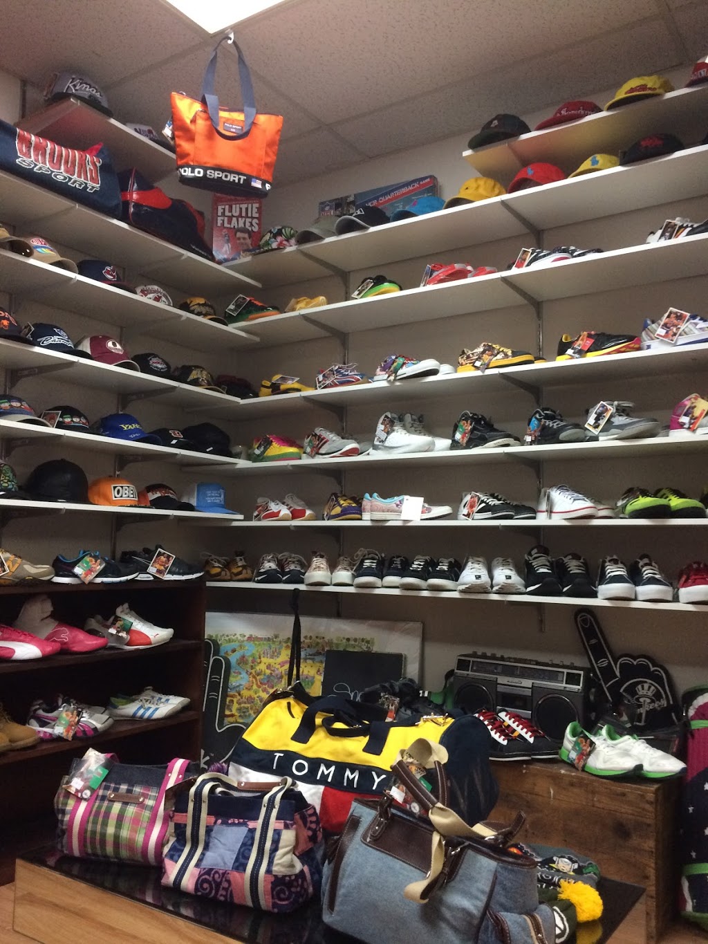TrickyInc | 2V4, 77 Donegani Ave, Pointe-Claire, QC H9R 2W1, Canada | Phone: (514) 501-7015