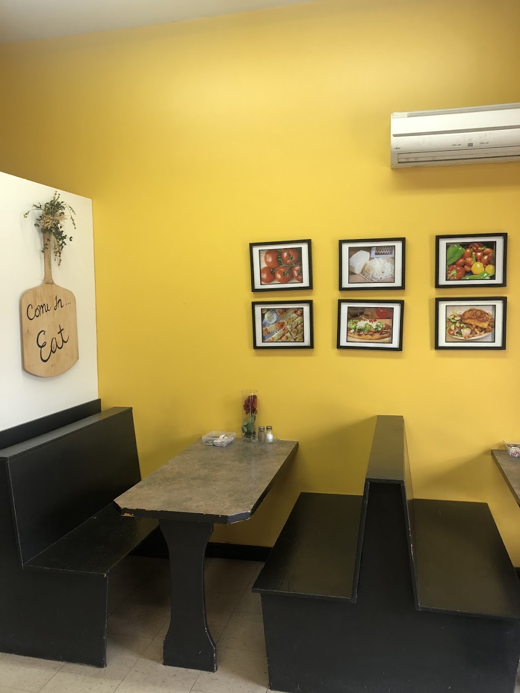 Mila Pizza | 227 Commercial St, Berwick, NS B0P 1E0, Canada | Phone: (902) 538-5550