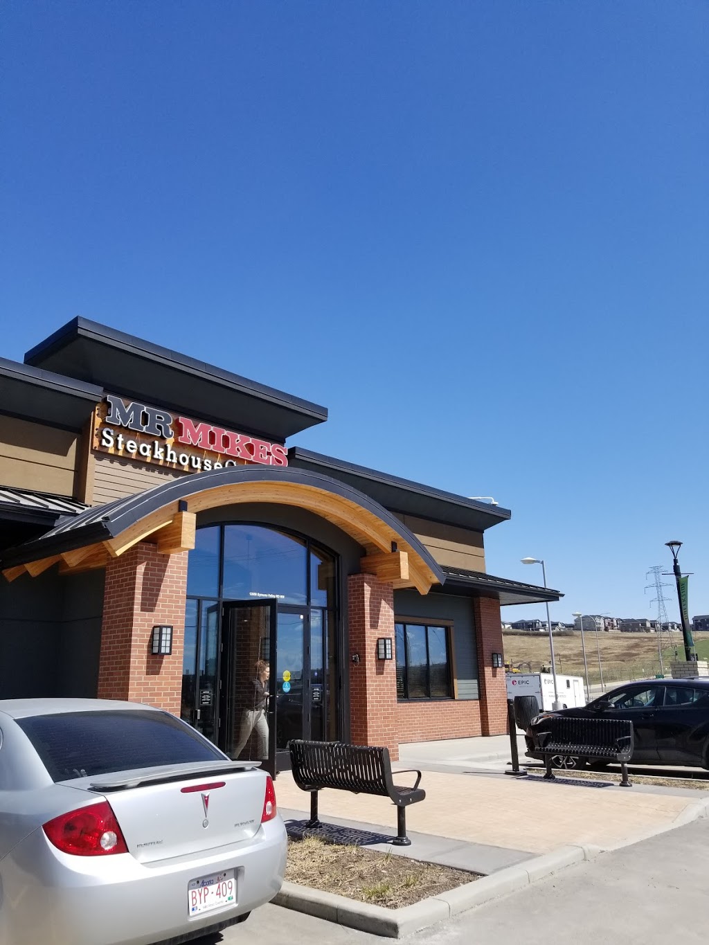 MR MIKES SteakhouseCasual | 12650 Symons Valley Rd NW, Calgary, AB T3P 0A3, Canada | Phone: (587) 619-2359
