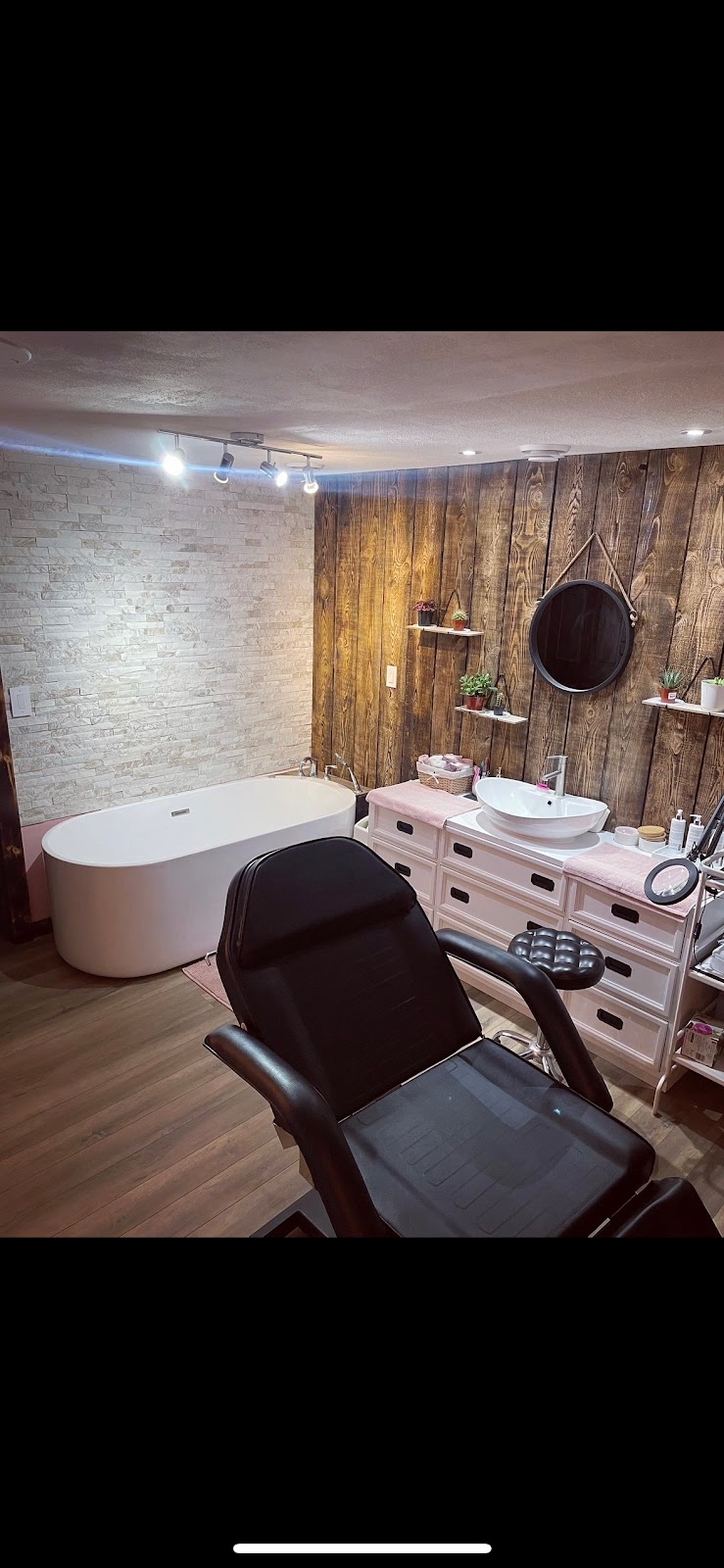 Mademoiselle Victoria Esthétique | 540 Rue Notre Dame, Saint-Alexis-des-Monts, QC J0K 1V0, Canada | Phone: (819) 268-9050