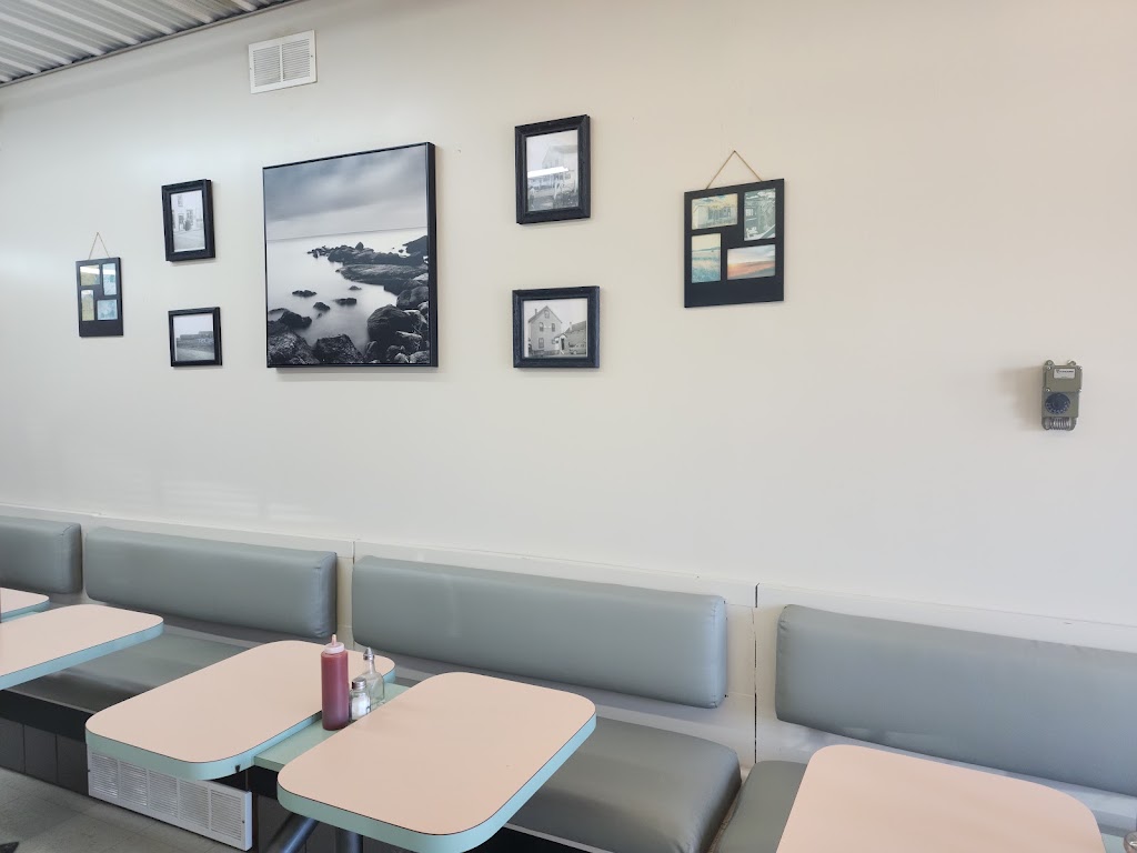 The Junction Diner on #6 | SE1-32-10W, Saint Martin Junction, MB R0C 2T0, Canada | Phone: (204) 659-5857