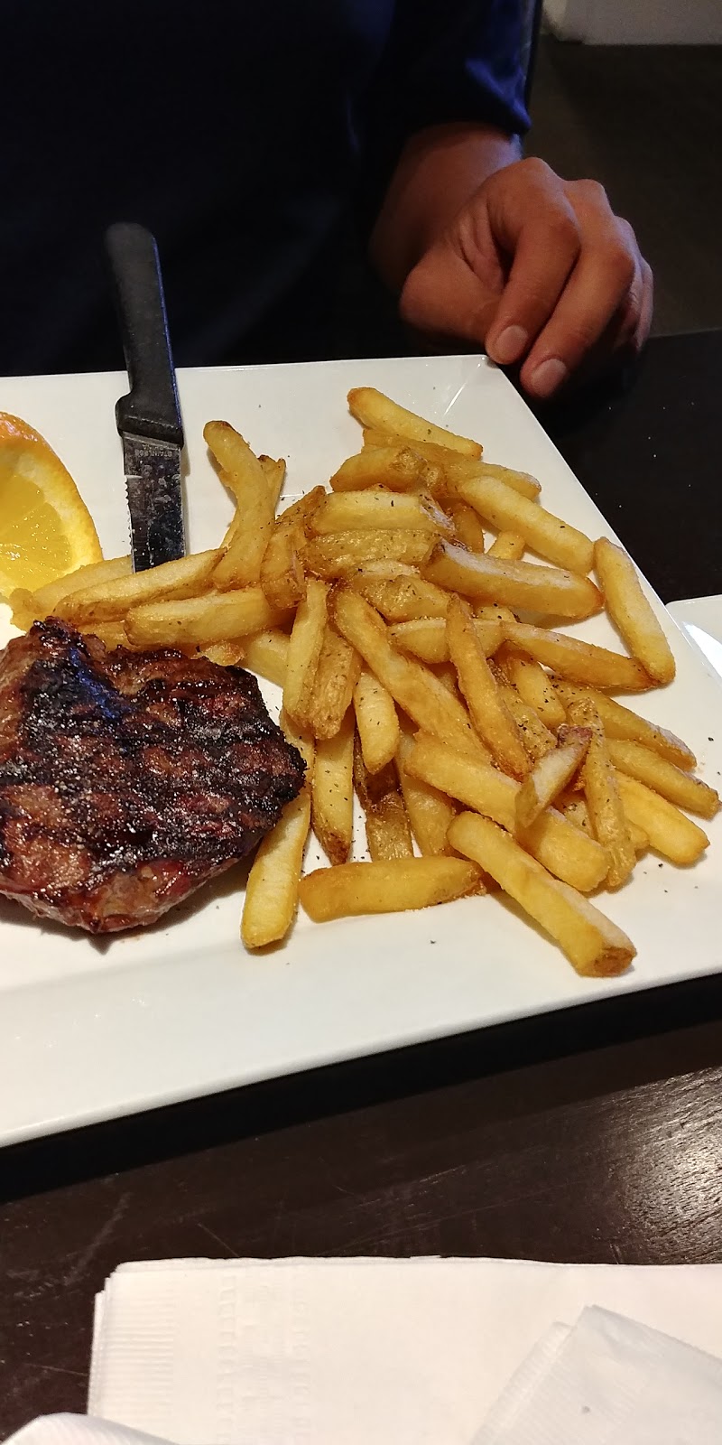 Little Georges Restaurant | 398C Bruce Ave, Nanaimo, BC V9R 3Y1, Canada | Phone: (250) 754-3271