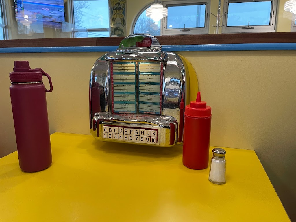 Starlite Diner and Dairy Bar | 810 Water St E, Summerside, PE C1N 4J6, Canada | Phone: (902) 436-9075