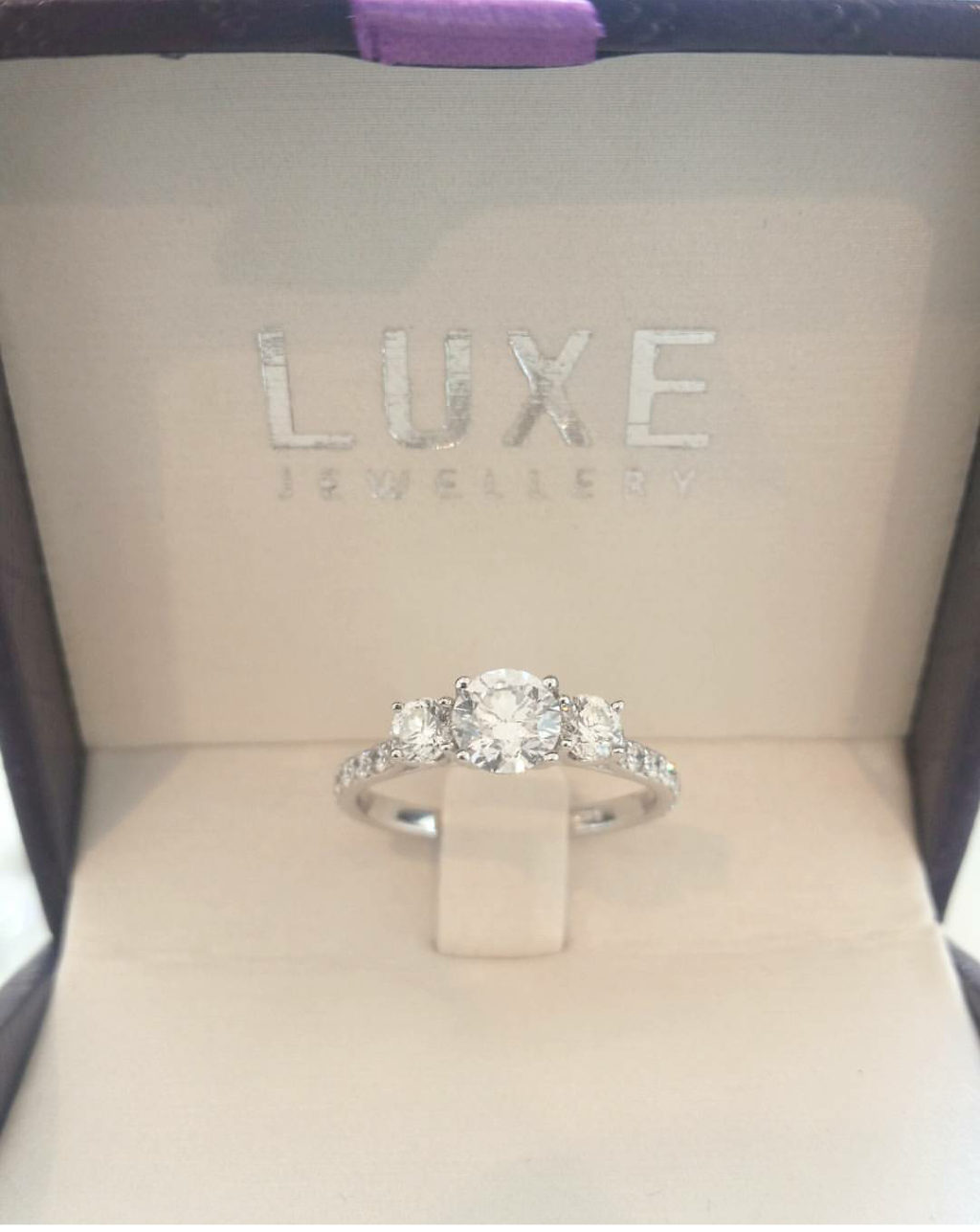 Luxe Jewellery | 5111 New St, Burlington, ON L7L 1V2, Canada | Phone: (905) 634-7500