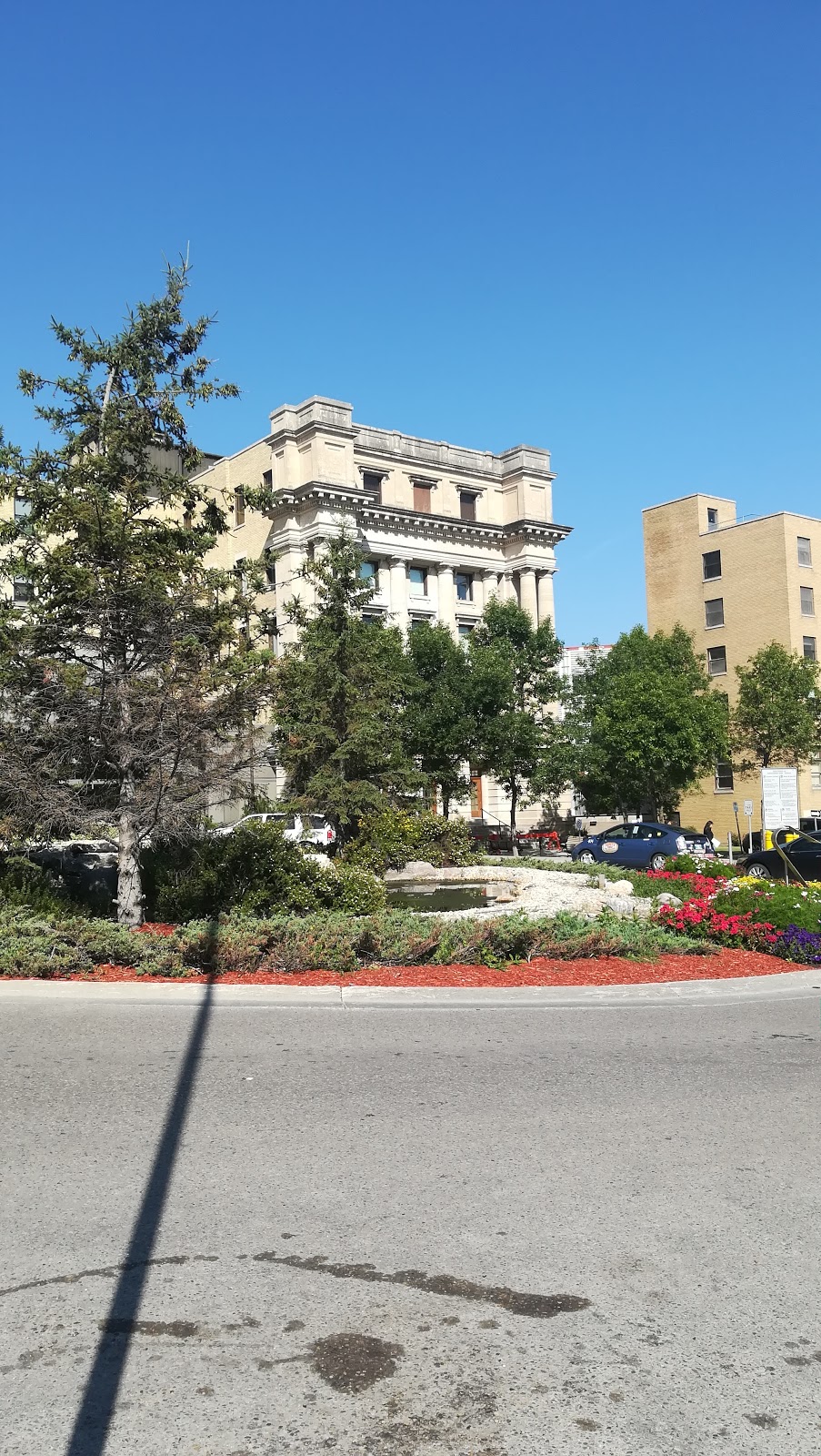 St. Boniface Hospital: Emergency Room | 409 Tache Ave, Winnipeg, MB R2H 2A6, Canada | Phone: (204) 233-8563