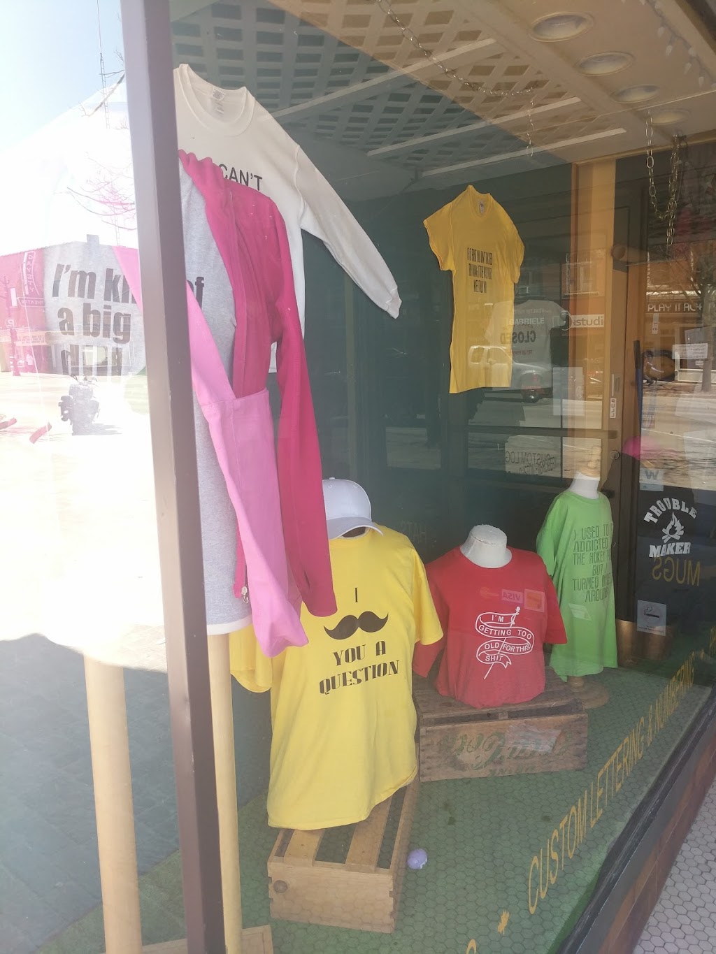 Graphic Wear House | 127 Collins St, Collingwood, ON L9Y 2K4, Canada | Phone: (705) 444-8520