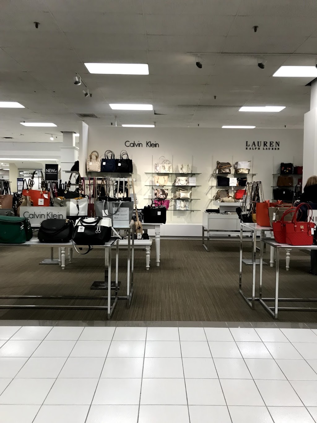 Hudsons Bay | 419 King St W, Oshawa, ON L1J 4X3, Canada | Phone: (905) 571-1211