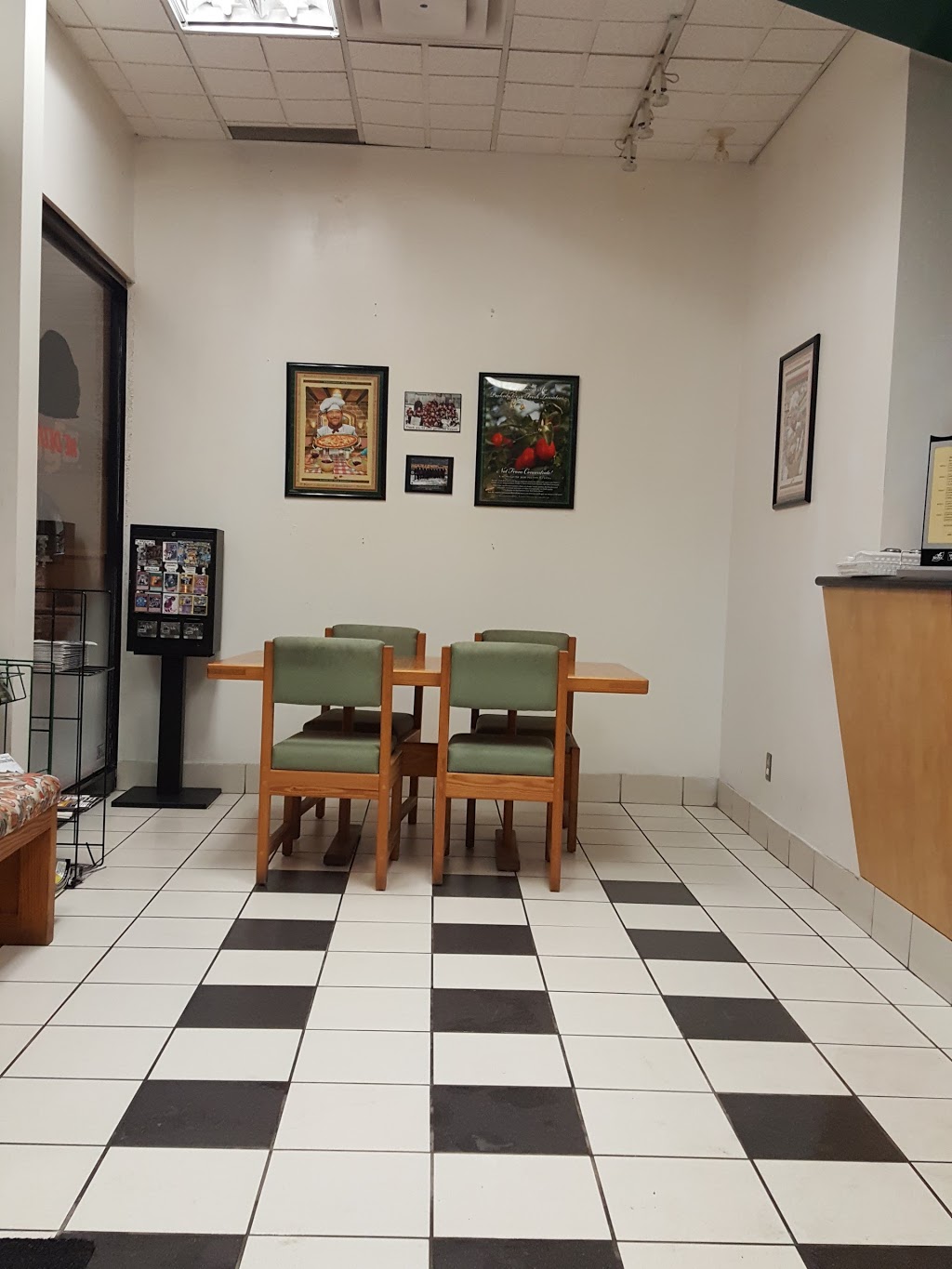 Guelphs Finest Pizza and Wings | 672 Woolwich St, Guelph, ON N1H 3Z1, Canada | Phone: (519) 829-4121