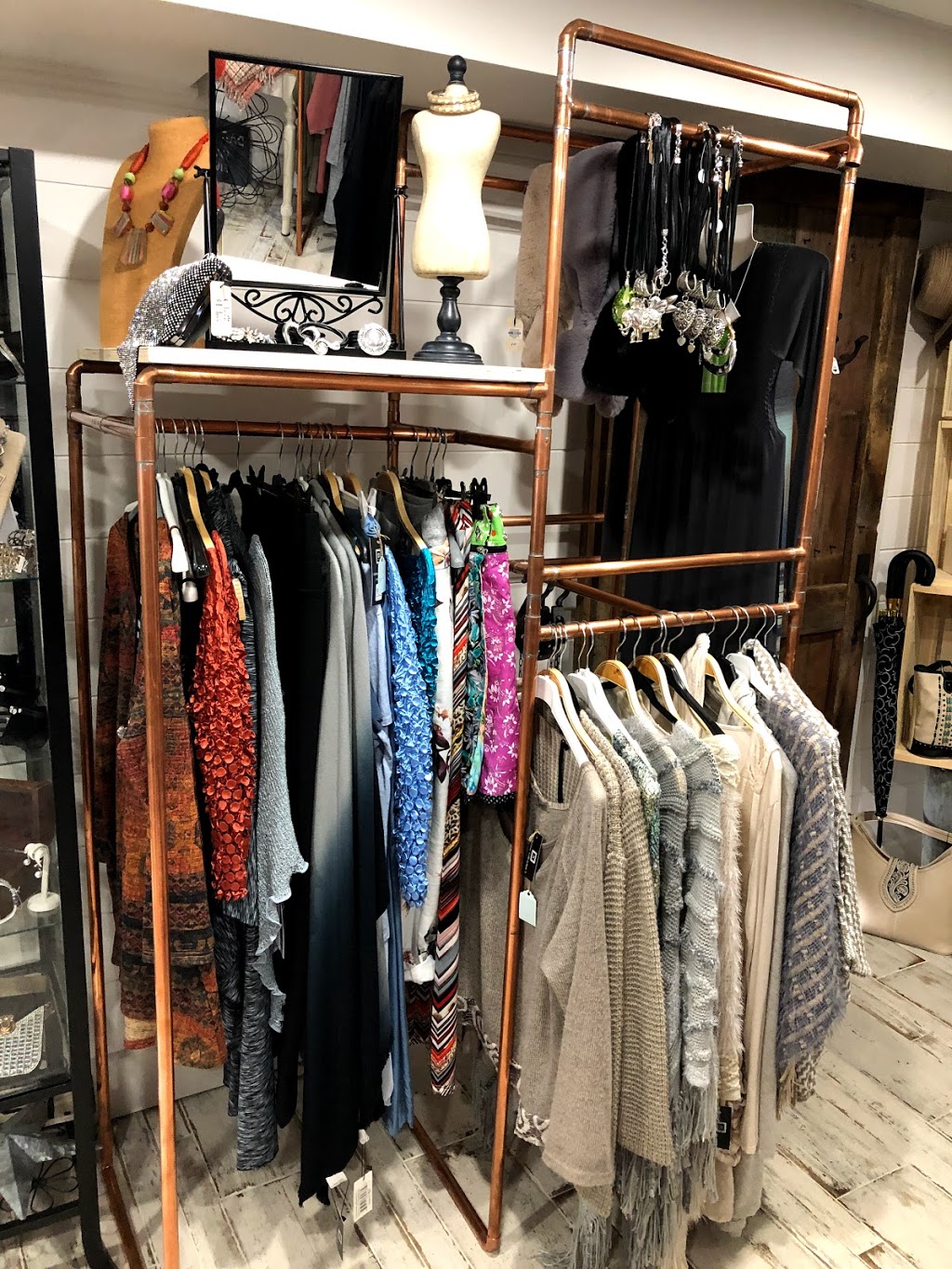 BB Boutique | 74 Somerset Dr, Brampton, ON L6Z 1C5, Canada | Phone: (416) 627-2256