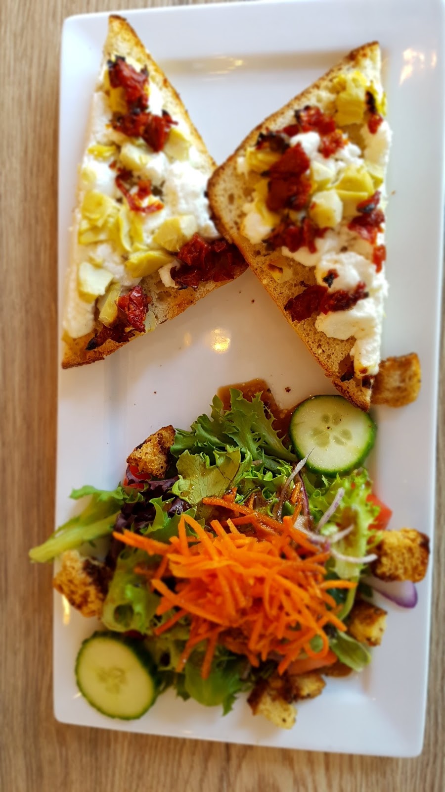 Vert Vert Café Bistro Inc | 700 Chemin Jean-Adam, Saint-Sauveur, QC J0R 1R3, Canada | Phone: (450) 227-8000