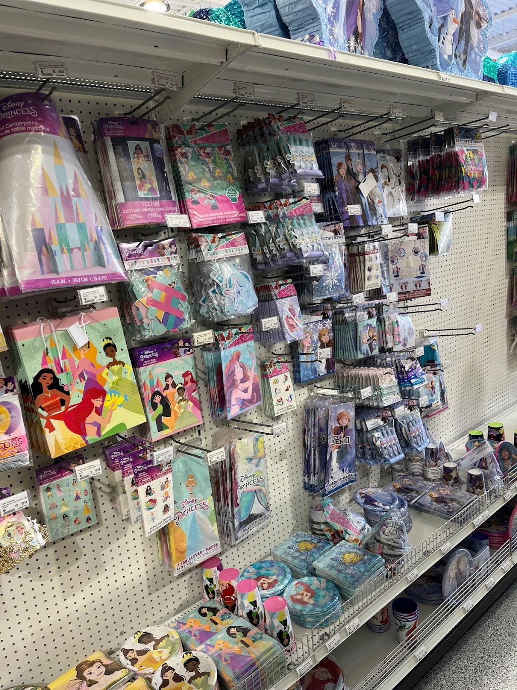 GIGGLES Laval - Party / Balloons / Balloon Delivery - Wedding Supplies / Jouets - Costumes | 1066 Rue Desserte O, Laval, QC H7X 4C9, Canada | Phone: (450) 689-7619