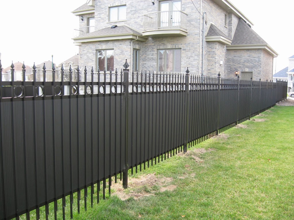 Clotures Eques | 2352 Rue Principale, Dunham, QC J0E 1M0, Canada | Phone: (450) 266-2460