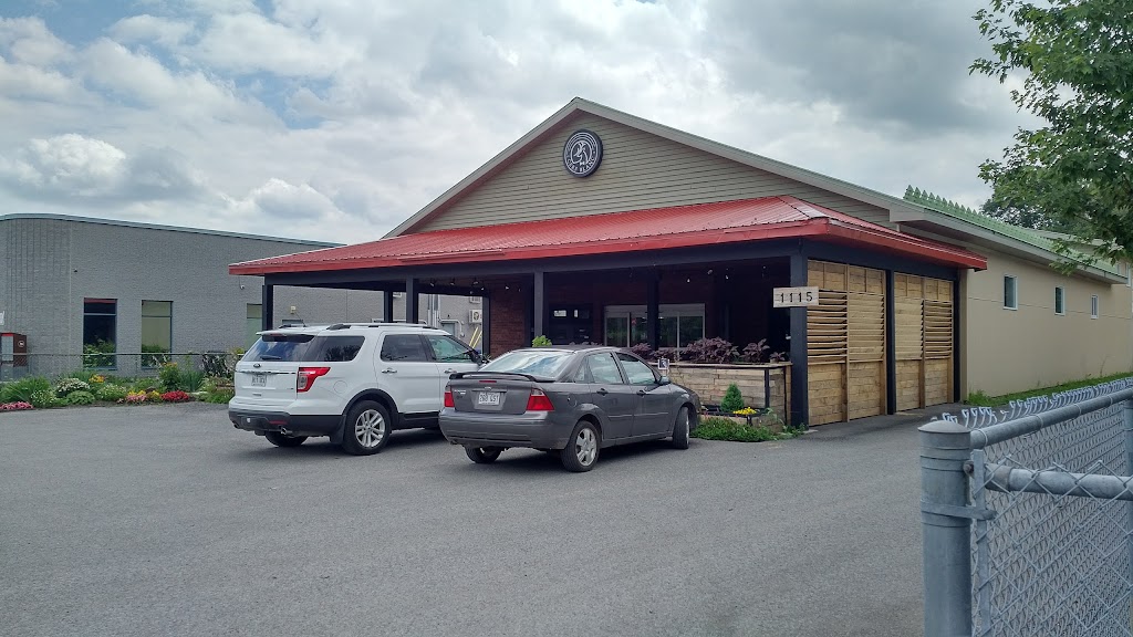 Le Cerf Blanc | 1115 Bd de lAnge Gardien N, LAssomption, QC J5W 1N7, Canada | Phone: (450) 914-0870
