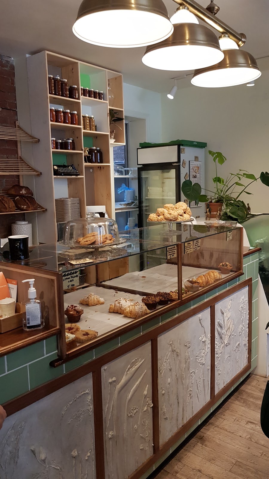 Fantail | 333 Roncesvalles Ave, Toronto, ON M6R 2M8, Canada | Phone: (647) 352-8245
