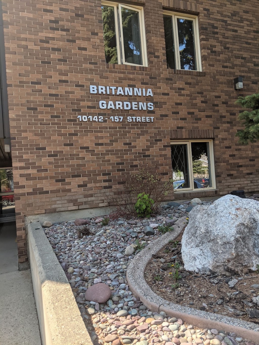 GEF Seniors Housing - Britannia Gardens Apratments | 10142 157 St NW, Edmonton, AB T5P 2T8, Canada | Phone: (780) 489-4698