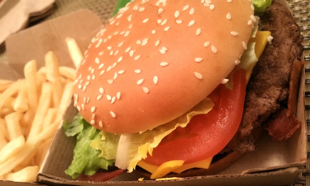 McDonalds | 5636 Glen Erin Dr, Mississauga, ON L5M 6B1, Canada | Phone: (905) 812-7187