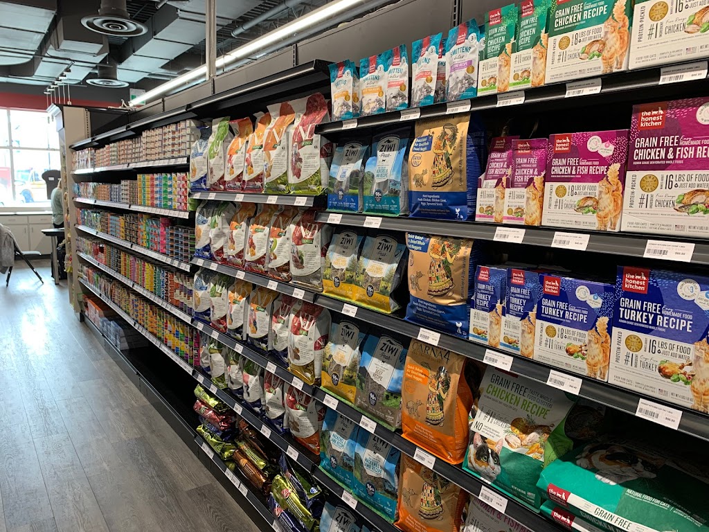 Global Pet Foods Sage Hill Quarter | 241 Sage Vly Cmn NW #210, Calgary, AB T3R 1T8, Canada | Phone: (587) 230-1899