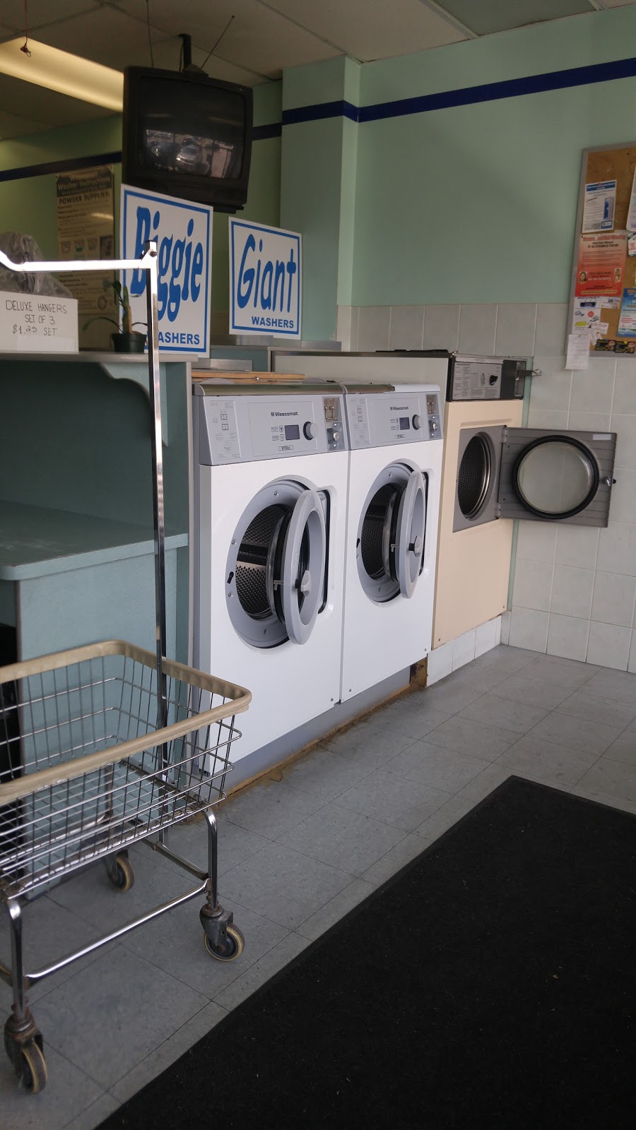 Derry Coin Laundry | 3427 Derry Rd E, Mississauga, ON L4T 4H7, Canada | Phone: (905) 677-5004
