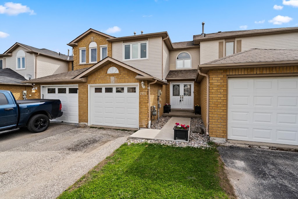 Innisfil Real Estate Agent - Carrie Noonan, RE/MAX | 2095 Thompson St, Innisfil, ON L9S 1T1, Canada | Phone: (705) 706-7890