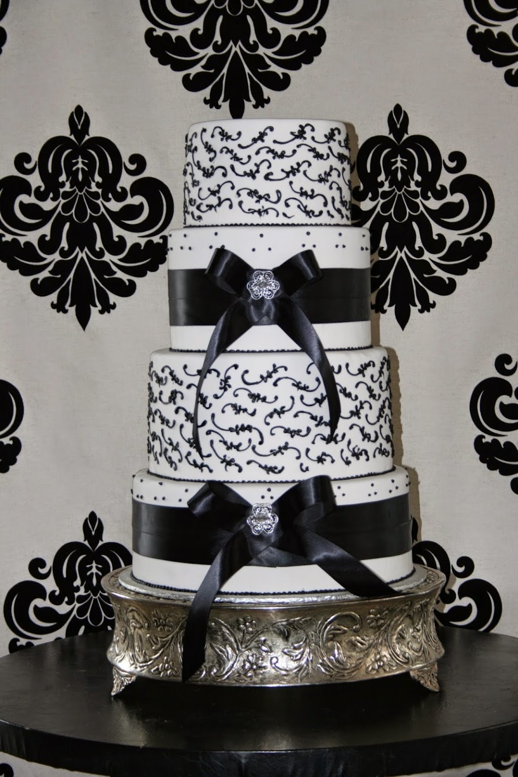 Aurora Pastry | 839 Erie St E, Windsor, ON N9A 3Y5, Canada | Phone: (519) 256-8801