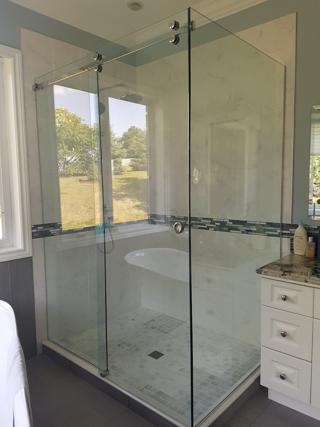 The Glass Medic | 1905 Safari Rd, Cambridge, ON N1R 5S2, Canada | Phone: (519) 740-9996