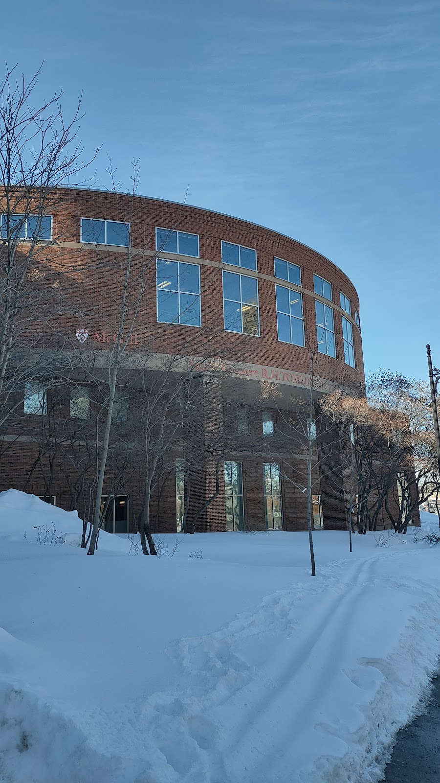 Memorial Pool | 475 Av. des Pins, Montréal, QC H2W 1S4, Canada | Phone: (514) 398-7017