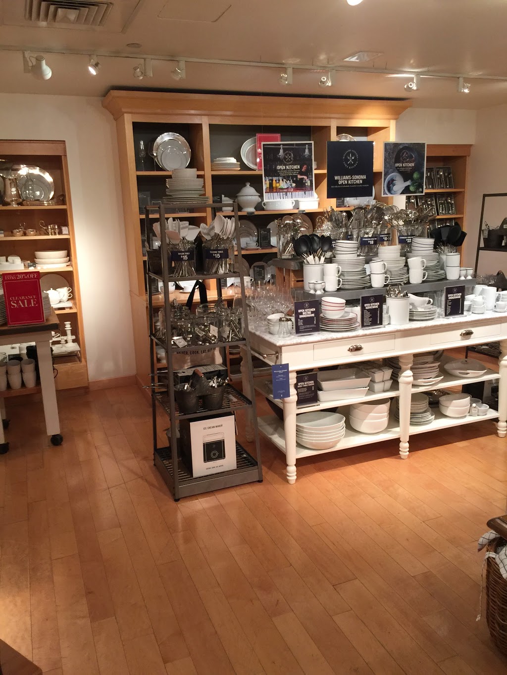 Williams-Sonoma | 3401 Dufferin St, North York, ON M6A 2T9, Canada | Phone: (416) 789-1904