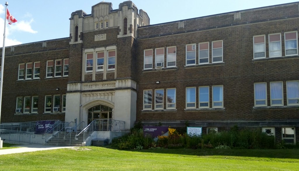 York Street Public School | 310 York St, Ottawa, ON K1N 5V3, Canada | Phone: (613) 239-2214
