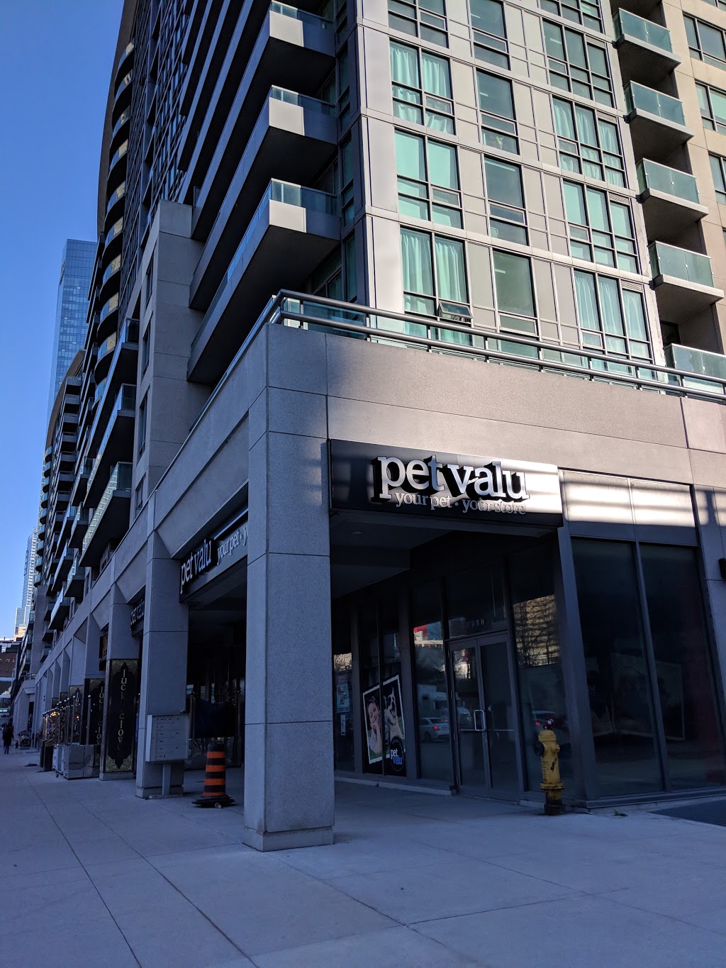 Pet Valu | 11 Lower Simcoe St, Toronto, ON M5J 3A1, Canada | Phone: (647) 350-6738