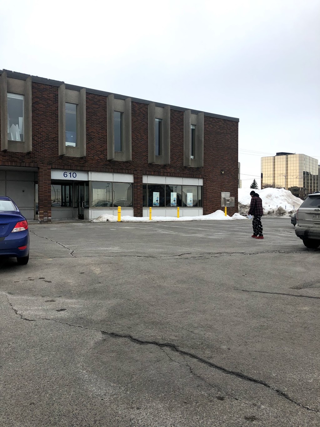 RBC Royal Bank | 610 Boul Saint-Jean, Pointe-Claire, QC H9R 3K2, Canada | Phone: (514) 630-8400