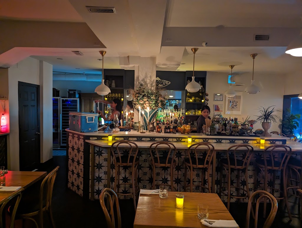 Le Poisson Bleu | 610 Somerset St W, Ottawa, ON K1R 5K4, Canada | Phone: (613) 656-1638