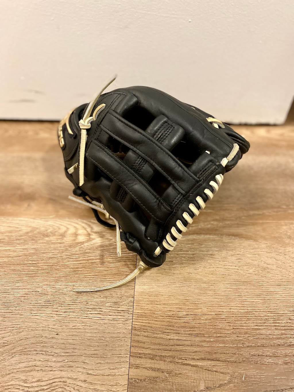 Kennedy Ball Gloves | 293 Robin Rd, London, ON N6J 1S5, Canada | Phone: (437) 980-6304