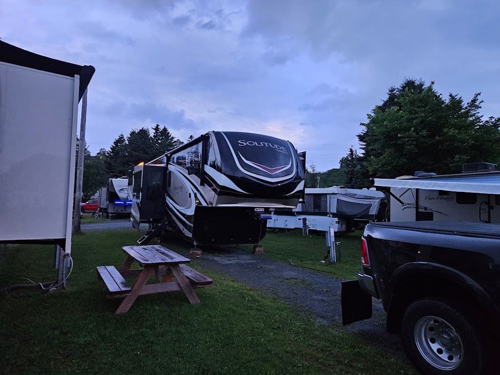 Camping Du Quai | 70 Rue de lAncrage, Rivière-du-Loup, QC G5R 6B1, Canada | Phone: (418) 860-3111