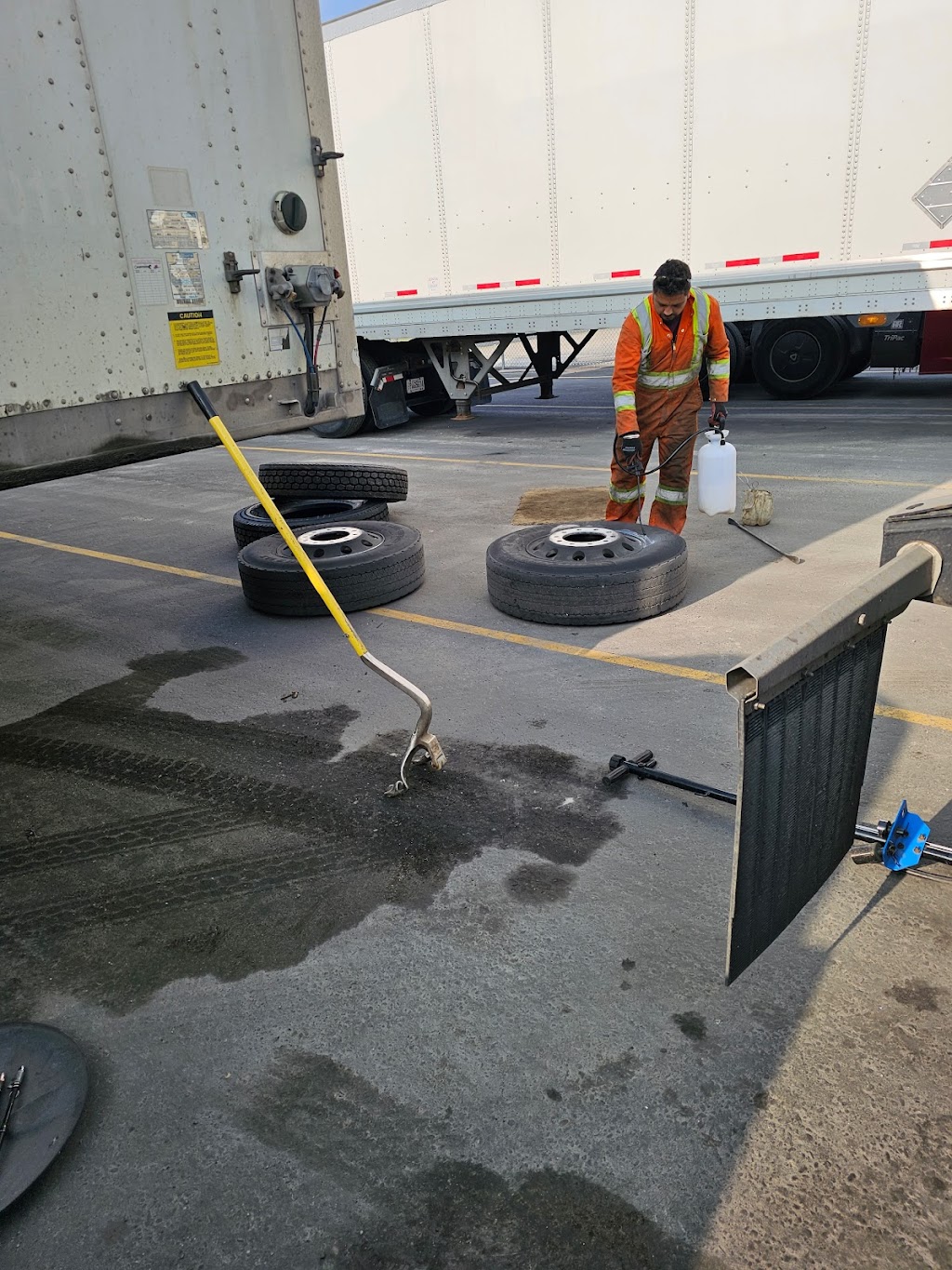 PB11 Truck Trailer Tire Service | 810 Stonegate Dr, Woodstock, ON N4V 1G5, Canada | Phone: (604) 396-6660