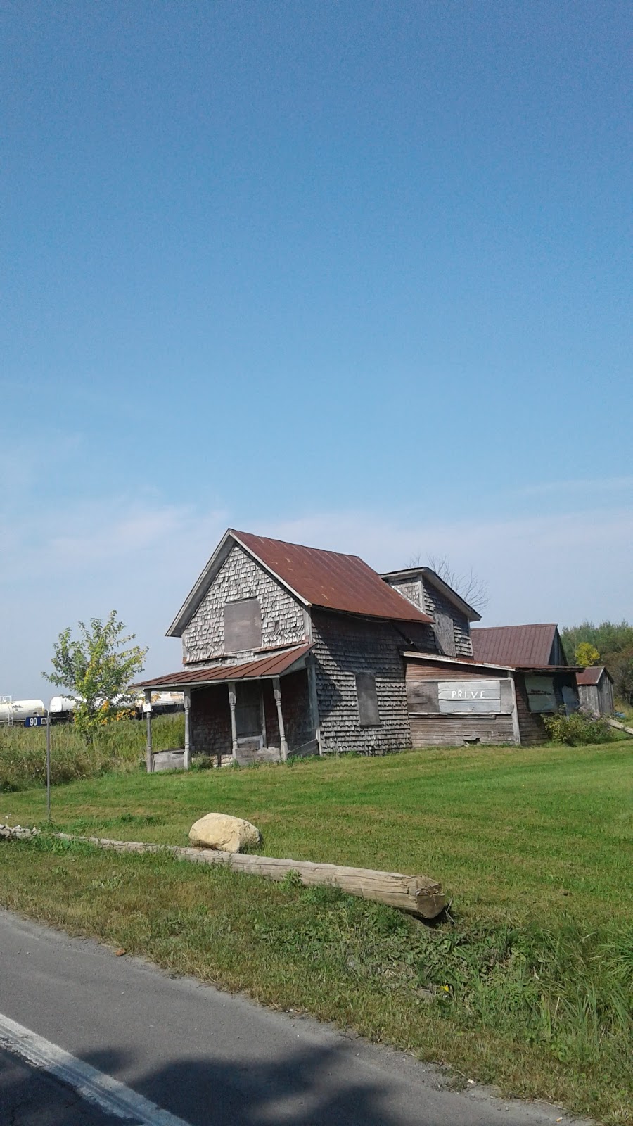 Cantine Lolo | 223 Rue de Lacolle, Lacolle, QC J0J 1J0, Canada | Phone: (450) 246-3598