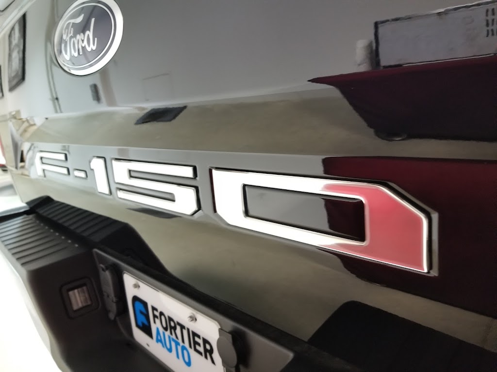 Luxwood Auto Trim Design Inc | 7950 Rue Alfred, Anjou, QC H1J 1J1, Canada | Phone: (514) 324-3274