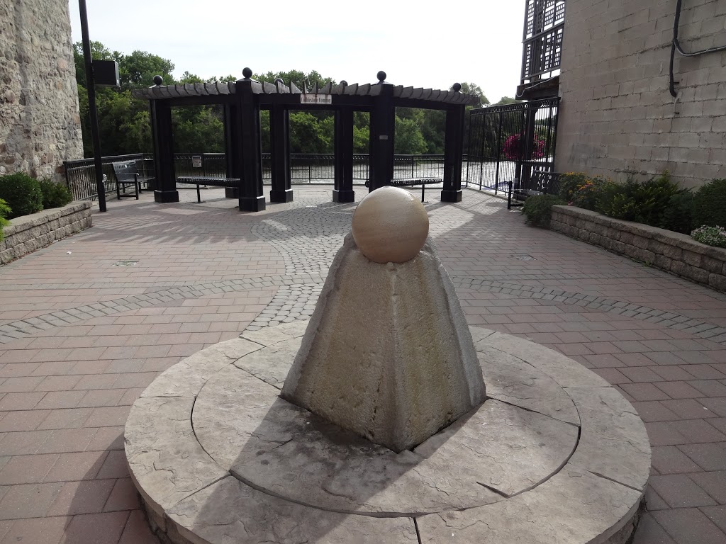 Cobblestone Common | 2M3, Canadá, 27 Grand River St N, Paris, ON N3L 2M3, Canada