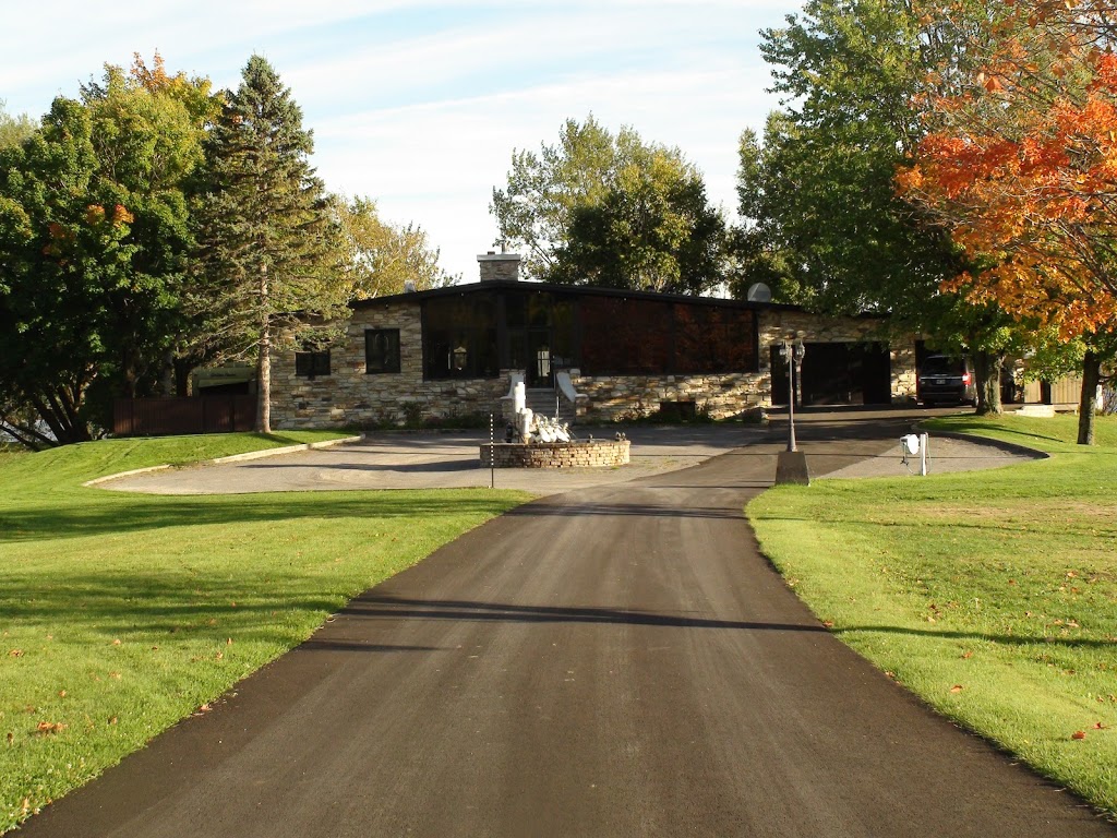 Gîte Un Air d’Été | 8988 Boulevard Sainte-Anne, Château-Richer, QC G0A 1N0, Canada | Phone: (418) 824-5210