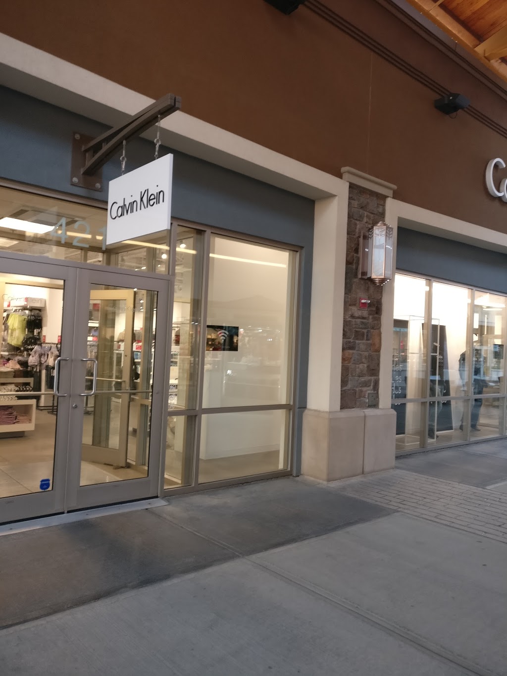 Calvin Klein Outlet | 19001 Chemin Notre Dame Suite #421, Mirabel, QC J7J 0R6, Canada | Phone: (450) 420-3897