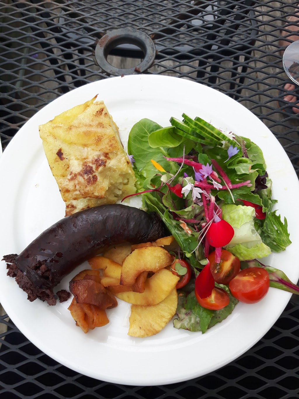 Les Trois Becs | 10955 Boulevard Sainte-Anne, Beaupré, QC G0A 1E0, Canada | Phone: (418) 827-4372
