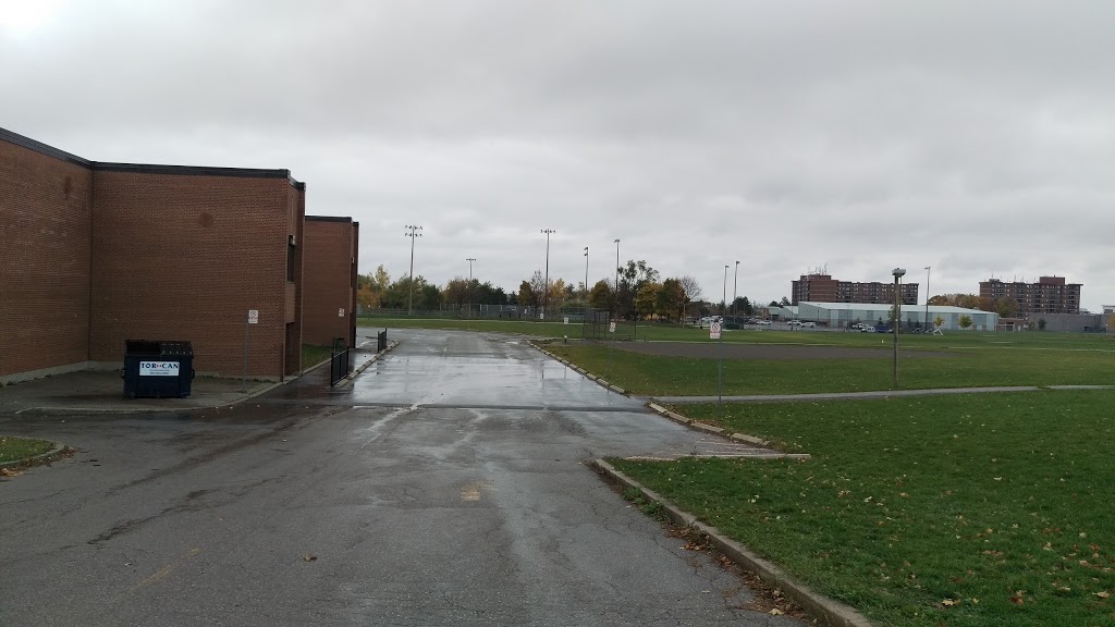 Earnscliffe Senior School | 50 Earnscliffe Cir, Brampton, ON L6T 2B2, Canada | Phone: (905) 793-2903