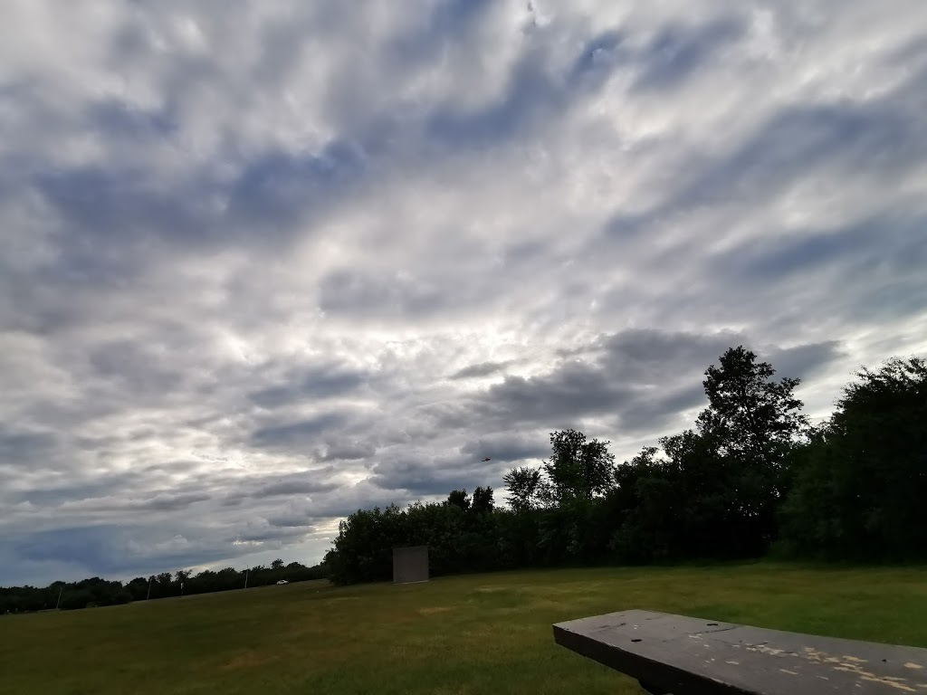 Lynda Lane Park | 580 Smyth Rd, Ottawa, ON K1H 8M2, Canada | Phone: (613) 580-2595