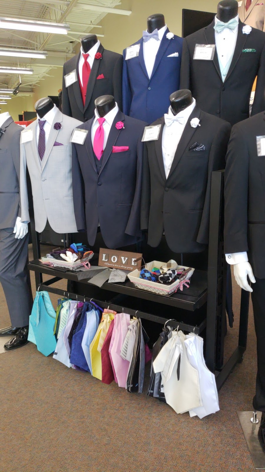 Moores Clothing for Men | clothing store | 12222 137 Ave NW, Edmonton, AB T5L 4X5, Canada | 7804566661 OR +1 780-456-6661