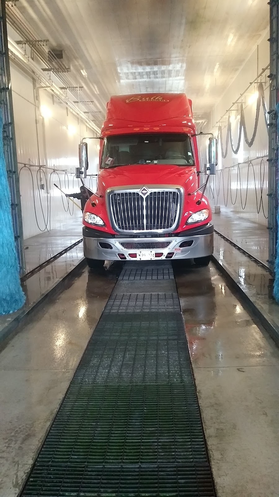 Jacks Truck Wash | 76 W B. Macphail Dr, Cornwall, PE C0A 1H5, Canada | Phone: (902) 566-1122