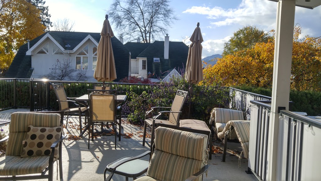 At The Beach Bed and Breakfast | 1904 McDougall St, Kelowna, BC V1Y 1A2, Canada | Phone: (250) 470-9493