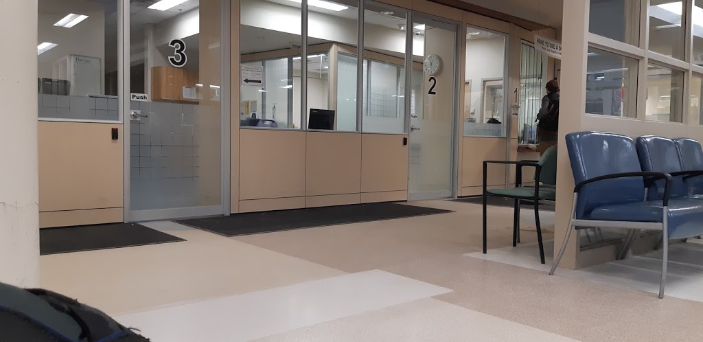 Queensway Carleton Hospital: Emergency Room | 3045 Baseline Rd, Nepean, ON K2H 8P4, Canada | Phone: (613) 721-2000