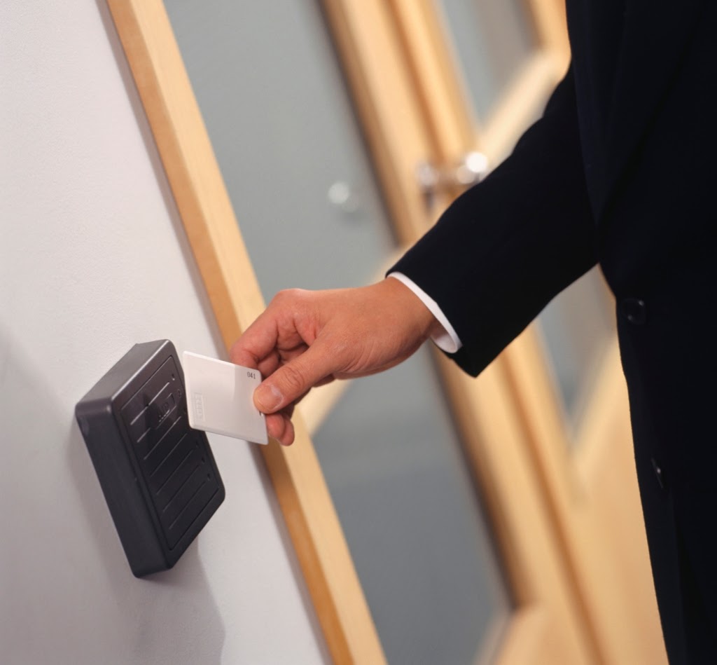 Lock-Up Services Inc - Toronto Locksmith Service | 2977 Lake Shore Blvd W, Etobicoke, ON M8V 1J8, Canada | Phone: (416) 255-3500